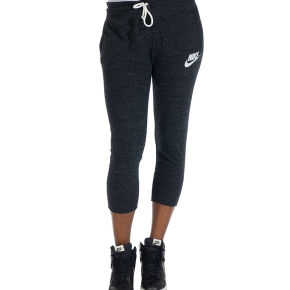 Nike Women's Sport Casual Gym Vintage Capris- NWT - Picture 2 of 4